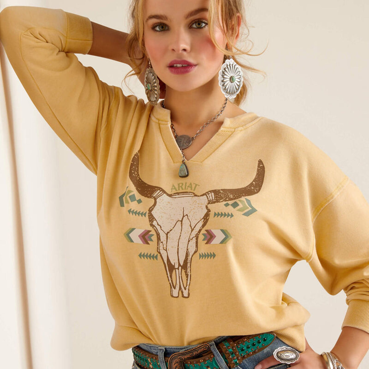  Ariat Women's Yellow Skull V-Neck Sweatshirt
